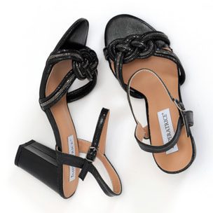 Sandali in simil pelle laminata con tacco comodo