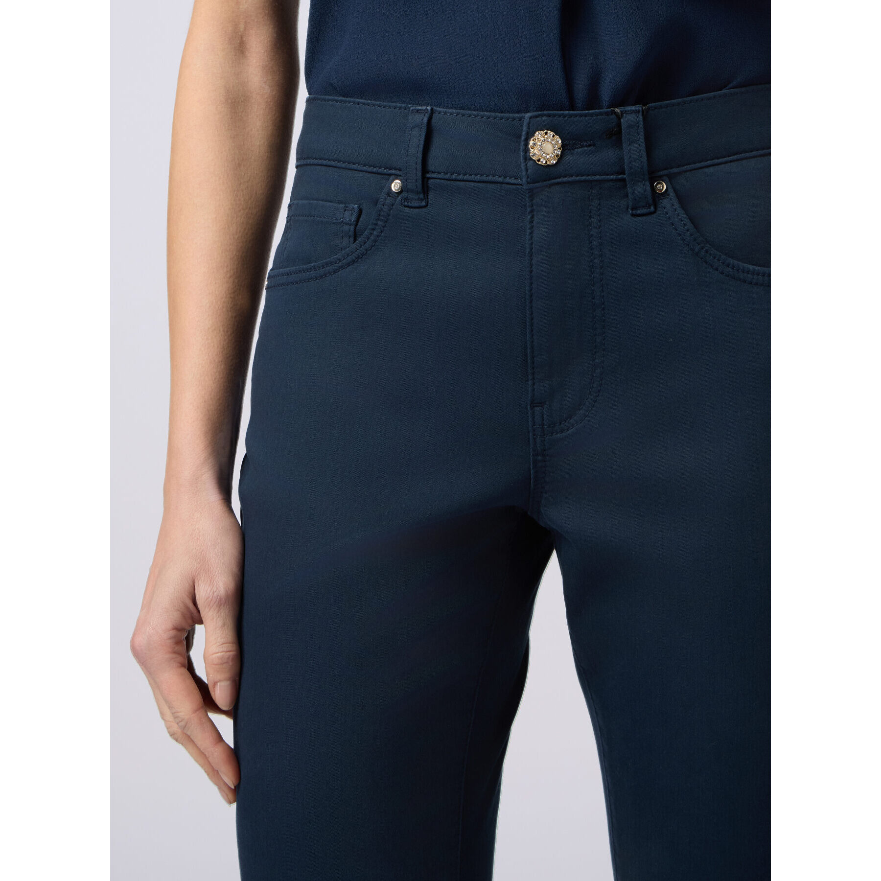 Oltre - Pantaloni skinny in cotone e tencel con bottone gioiello - Blu