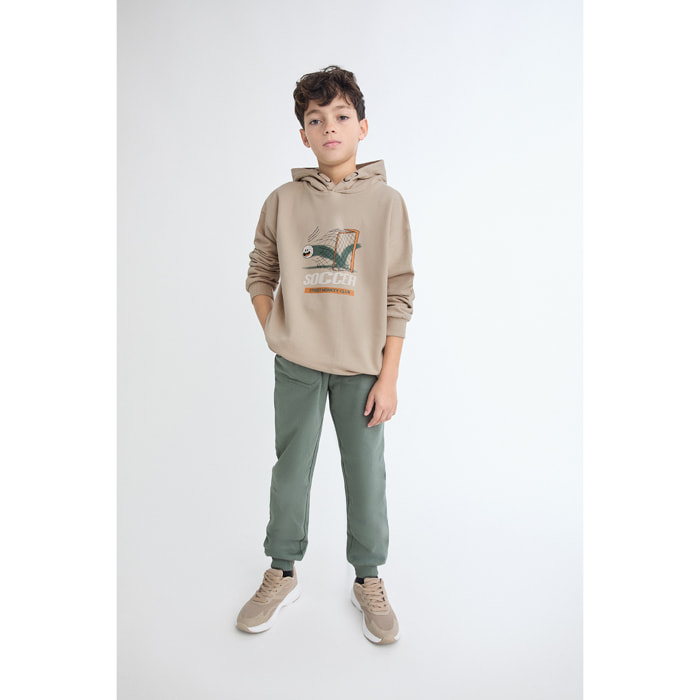 Conjunto niño sudadera con capucha tostado y verde y pantalón jogger, estampado de fútbol y bolsillos | Color: Tostado | Street Monkey