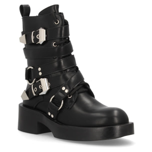 Botas estilo punk con hebillas y plataforma