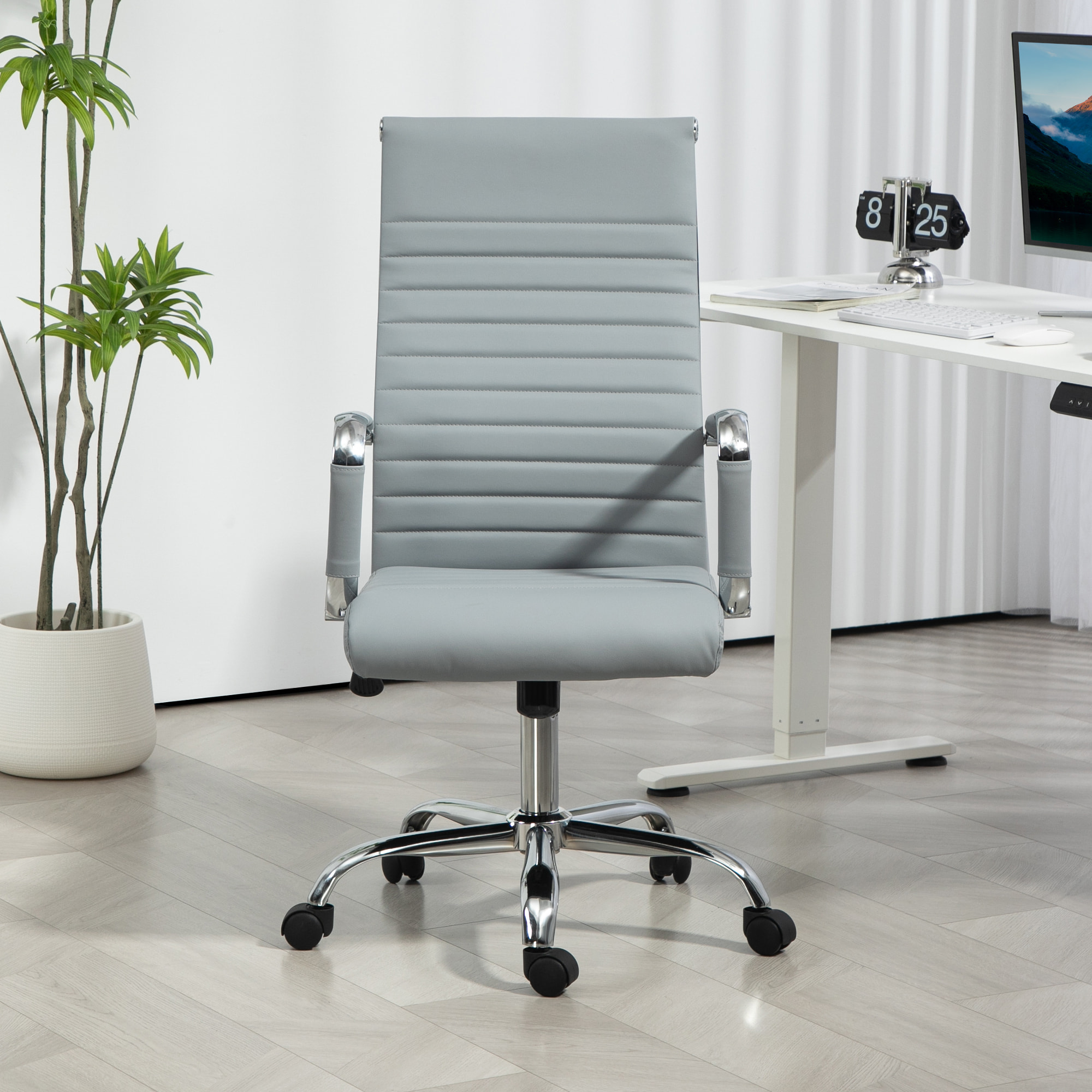 Silla de Escritorio Giratoria Silla de Oficina con Respaldo Alto Altura Ajustable Función Basculante y Reposabrazos Tapizado en Cuero Sintético Gris Claro