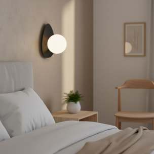 Lampada da parete OVO in acciaio nero con diffusore sferico
