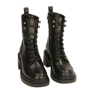 Botas militares negras con cremallera.