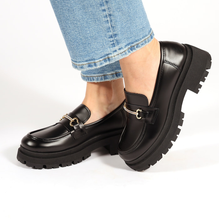 Mocassini in simil pelle platform con applicazione color oro