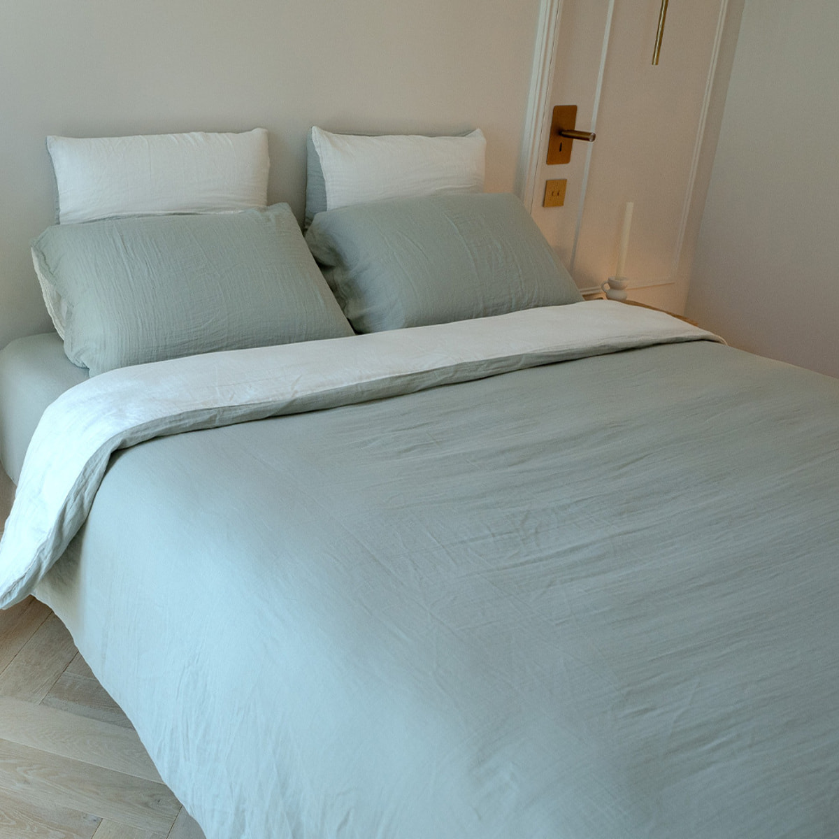 Parure de lit réversible gaze de coton vert sauge/écru - NOE