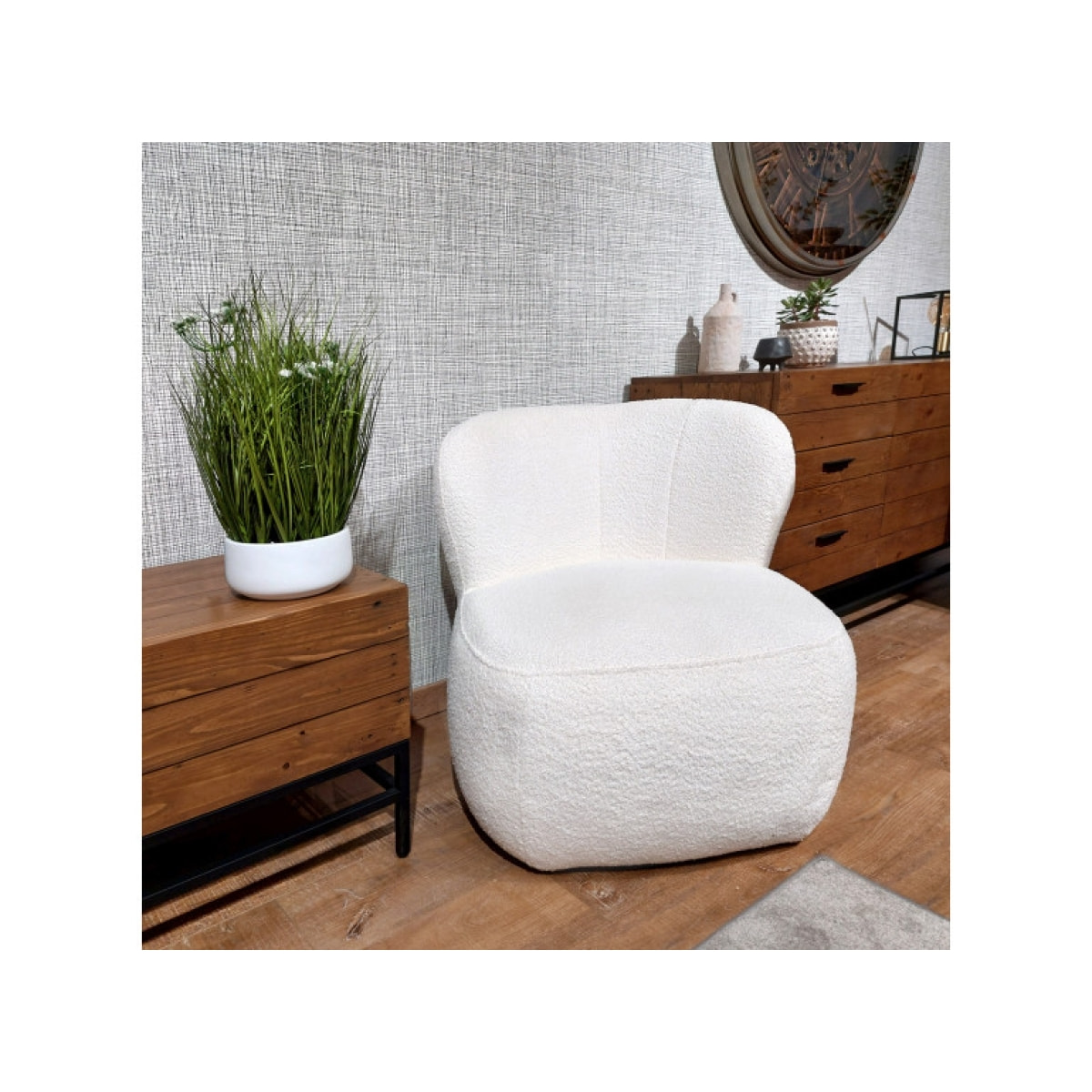 Fauteuil bas arrondi et enveloppant en tissu - 6 variations - BERRY