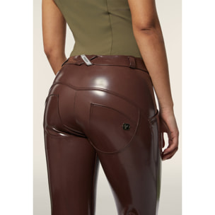 Pantaloni WR.UP® vita regular a zampa in tessuto latex