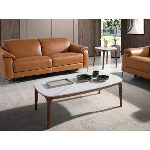 Mesa centro ovalada barril con tapa de mármol porcelánico blanco con vetas en gris brillo y unas patas de madera chapada en nogal natural 119x65x41cm