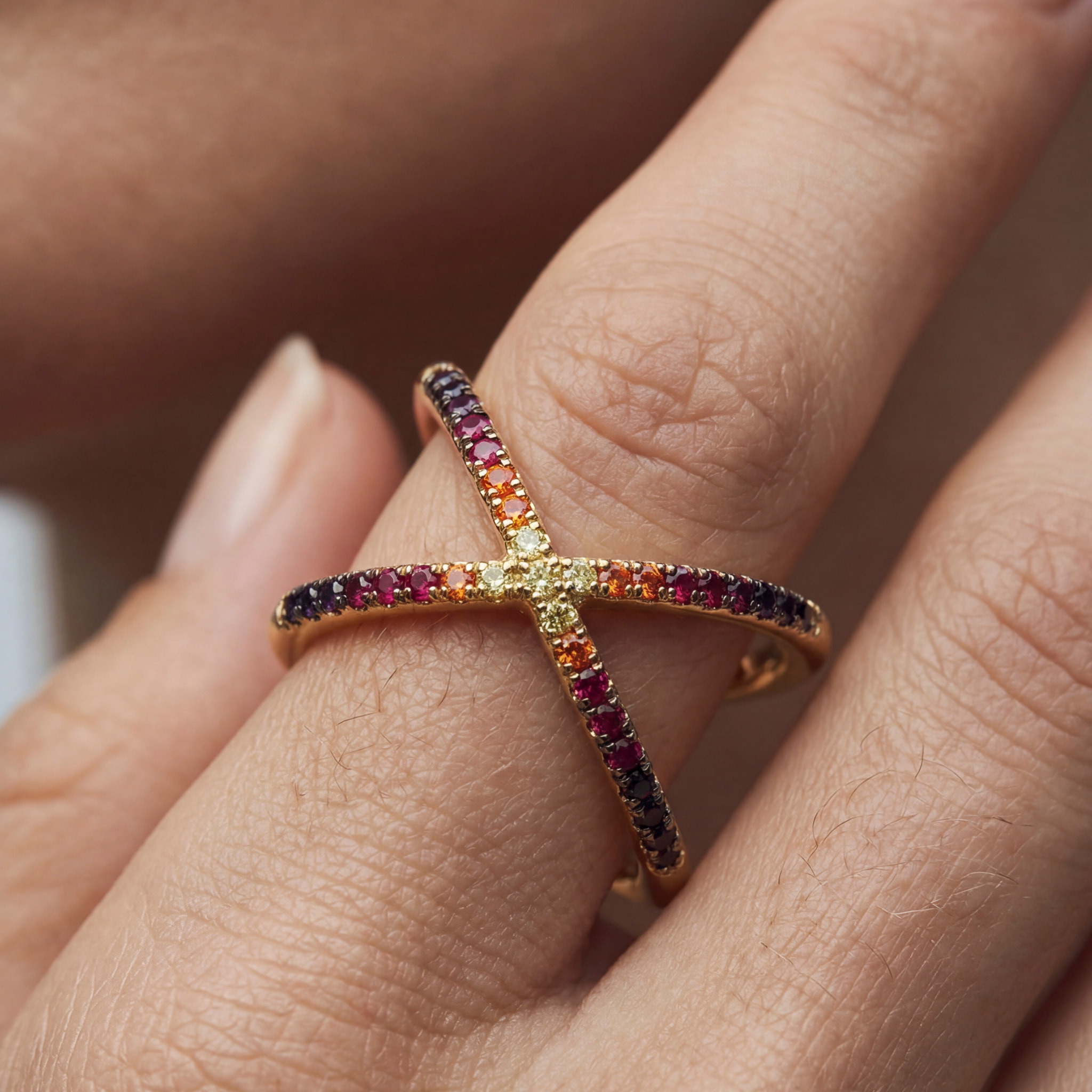 Anillo Zadra acabado oro amarillo 18k