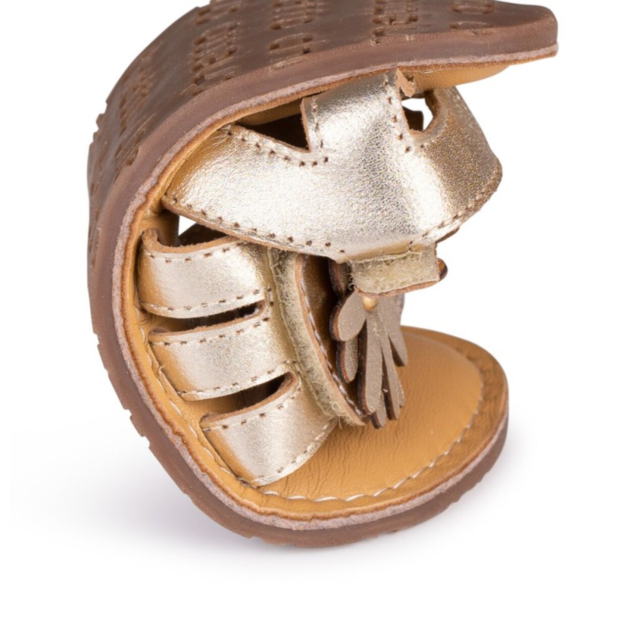 SANDALIA BAREFOOT ORO – FLOR METÁLICA Y DESTELLOS DORADOS