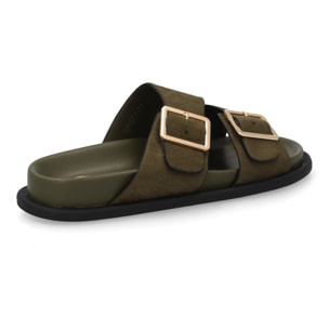 Sandalia plana con doble hebilla para mujer.