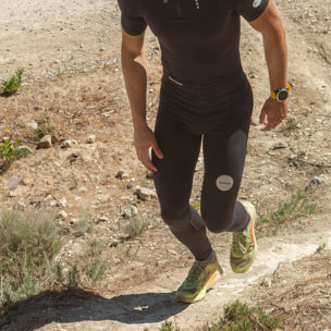 PANTALONI A COMPRESSIONE LUNGHI DA CORSA BLUEBALL DA UOMO IN NERO.