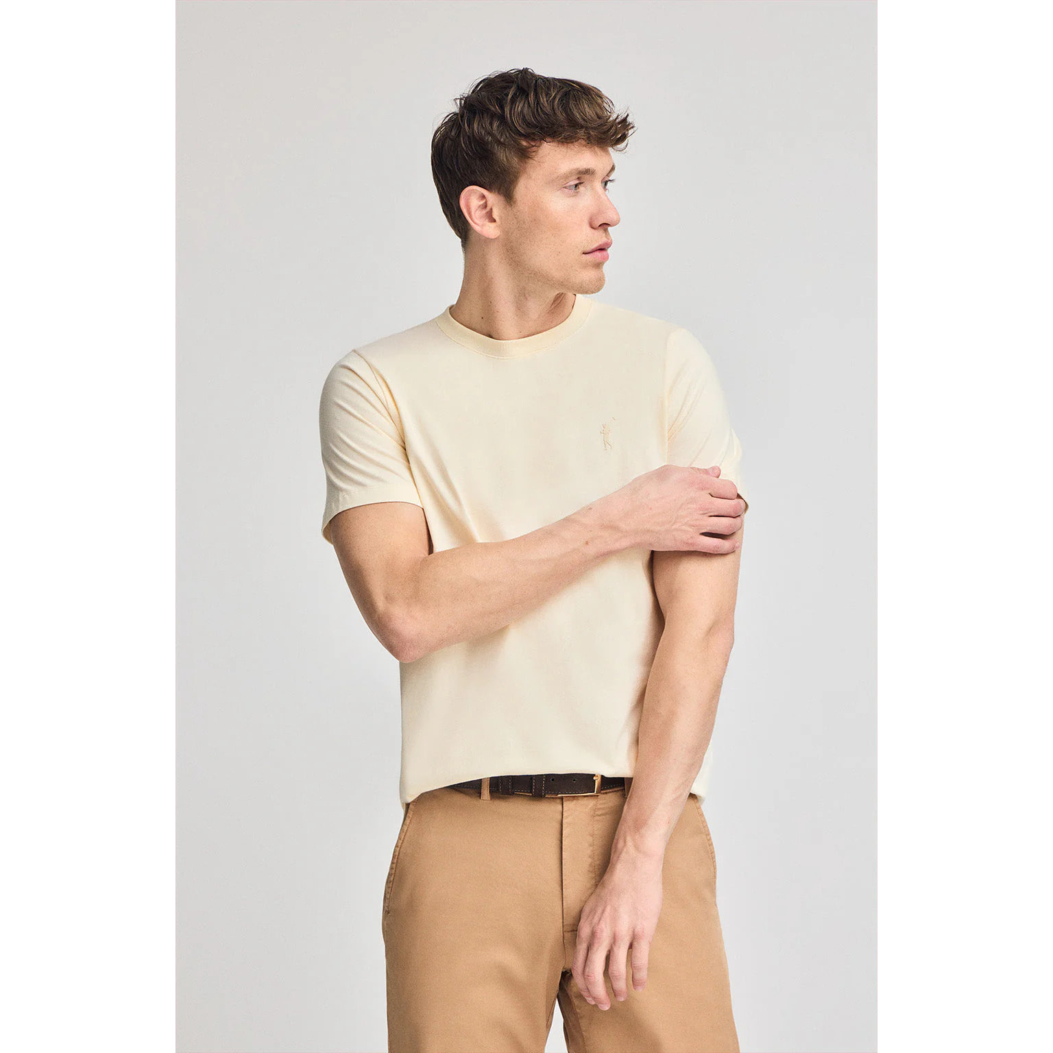 Maglietta ecrù a girocollo e Rigby Go in gomma