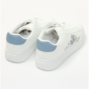 Sneakers in simil pelle con ricamo laterale