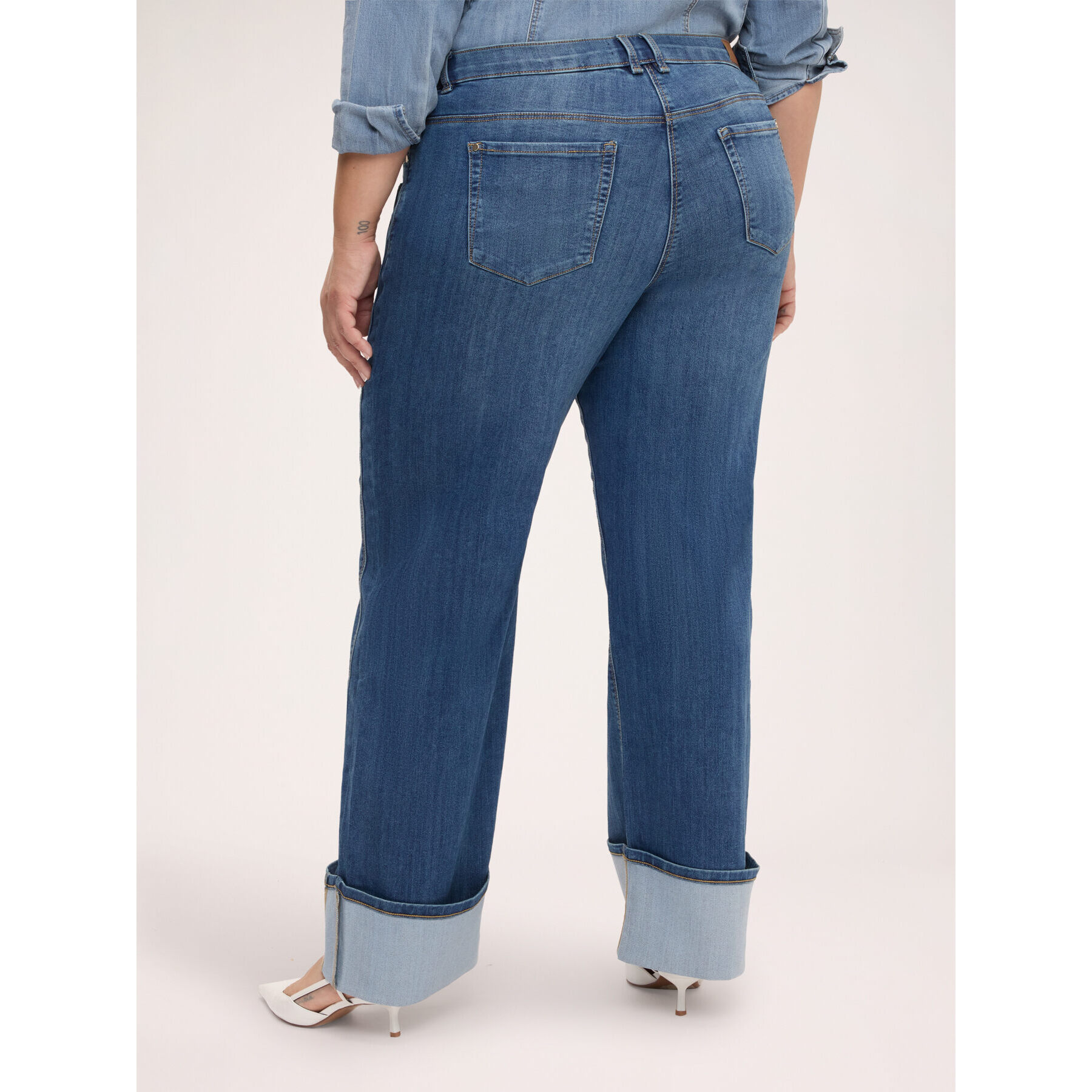 Fiorella Rubino - Jeans straight con maxi risvolo e doppia tasca - Blu