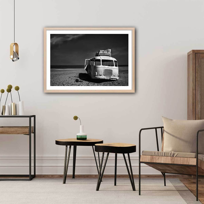 Affiche beached bus Affiche + cadre en bois - Chêne