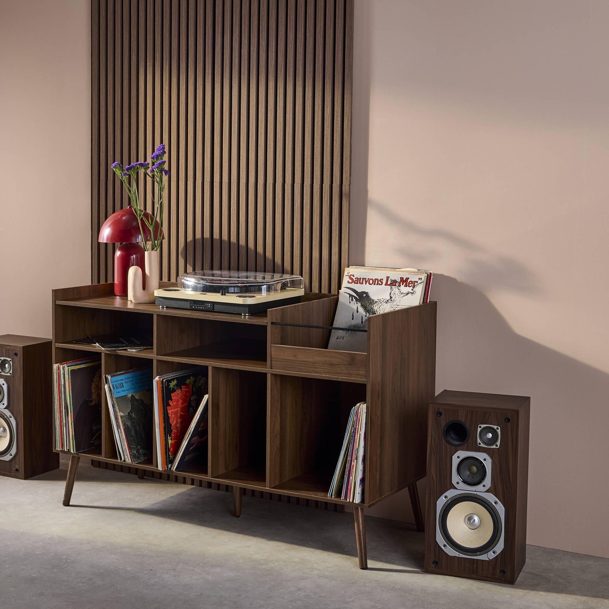 Meuble vinyle vintage effet bois. Népal. L 130 x P 50 x H 80 cm