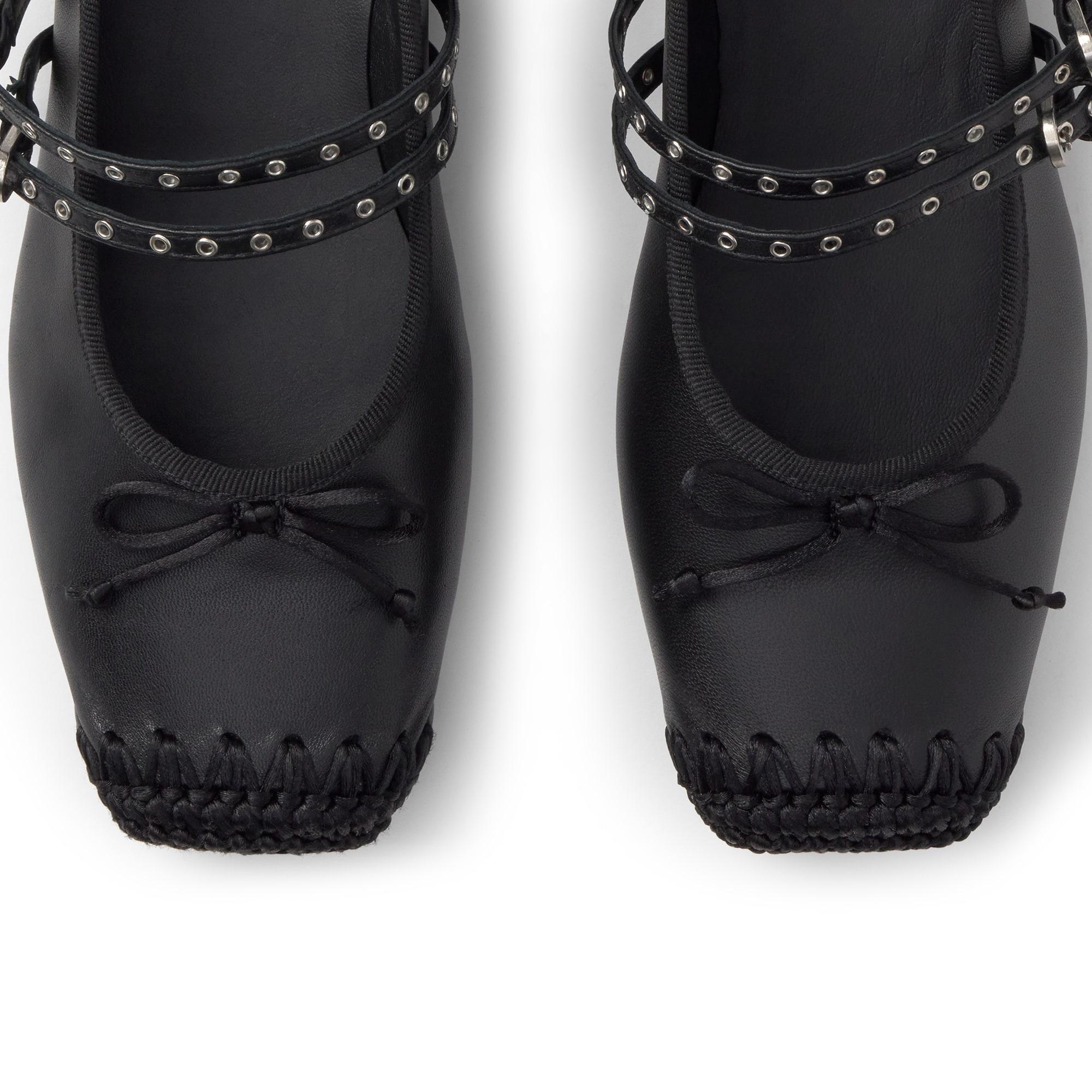 Bailarina plana Gina en napa con cierre de hebilla