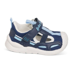 Deportiva azul con Velcro, moderna y respetuosa