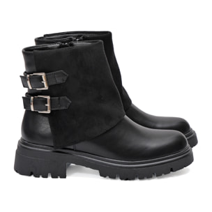 Stivaletto in simil pelle con cinturini e pelle camosciata