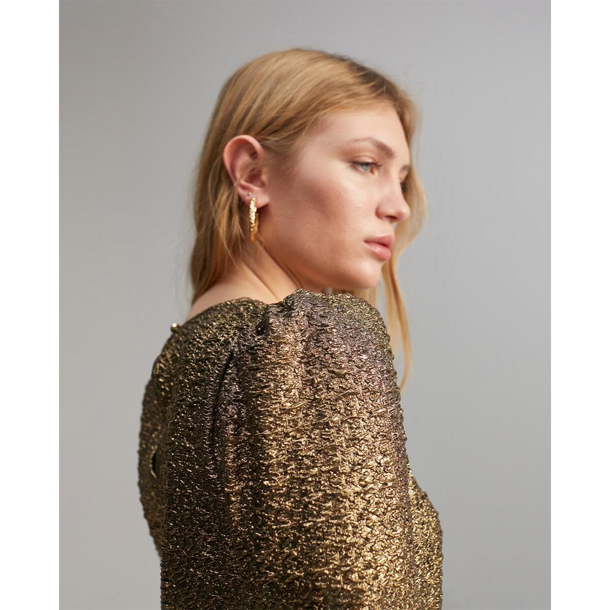 Abito corto con maniche lunghe a sbuffo