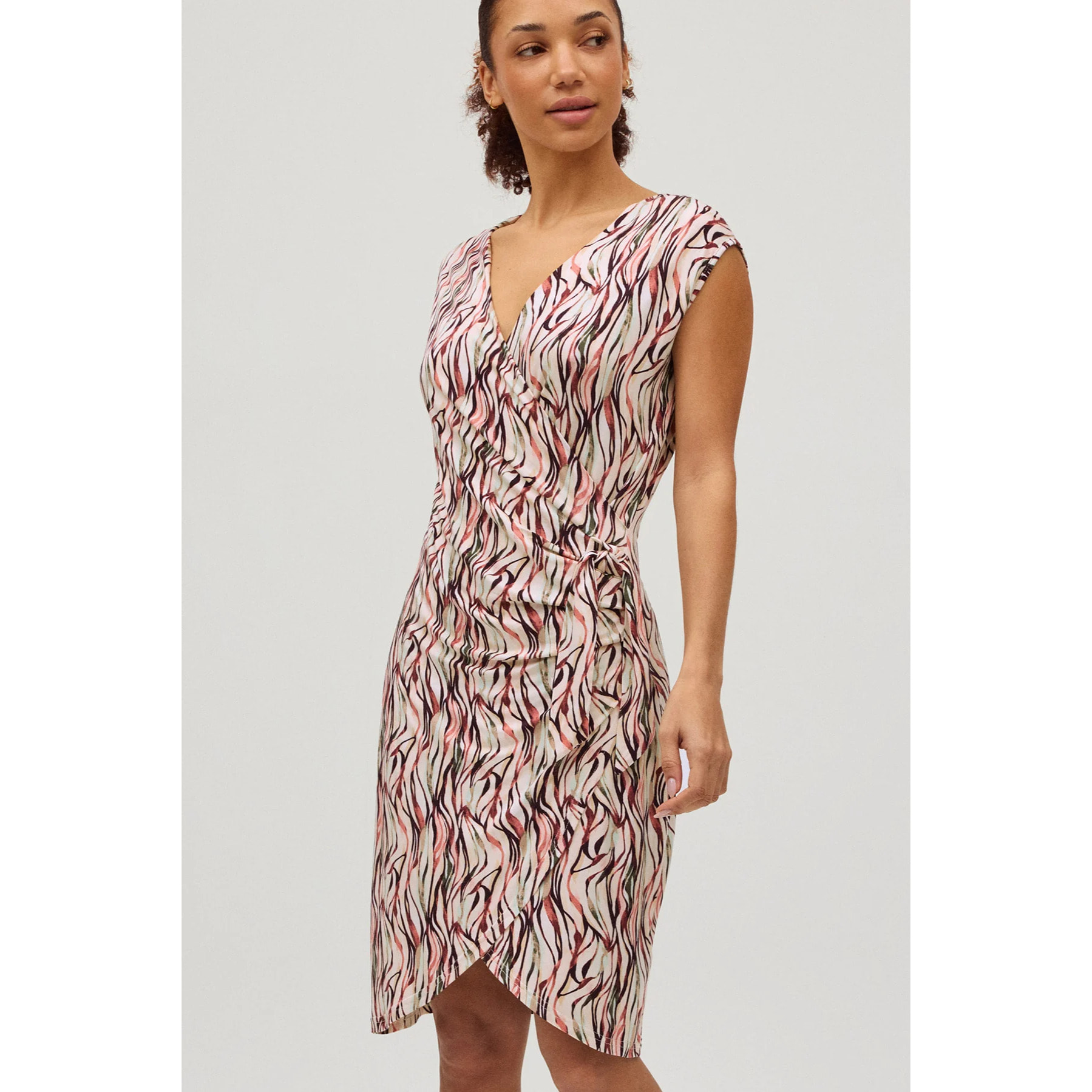 Abito midi stampato con arricciatura