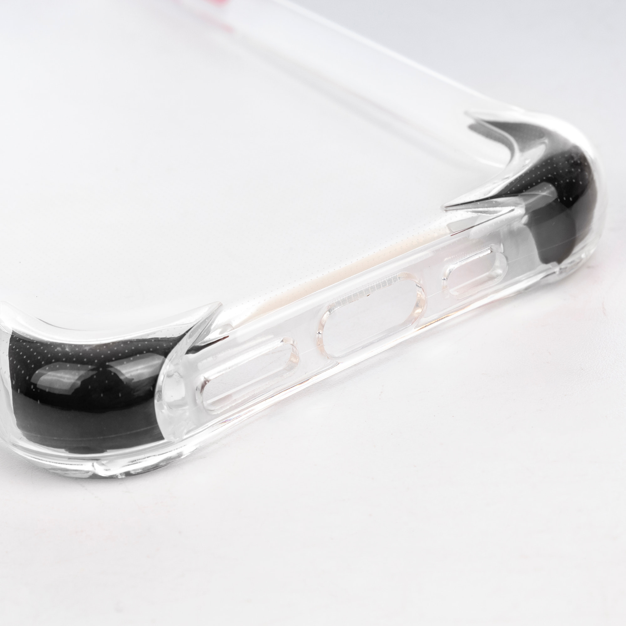 Carcasa transparente con relieve protector para cámara, esquinas reforzadas negras, antichoque y antihuellas Magsafe para iPhone 17.