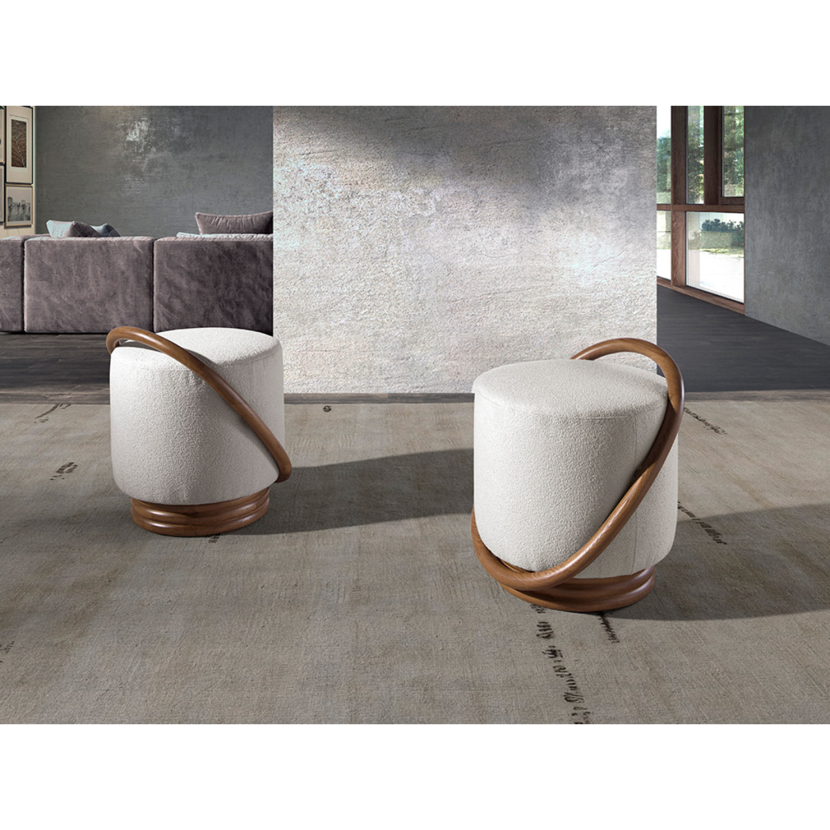 Puff Angel Cerdá con asiento tapizado en tela en blanco base de madera en nogal 52x47x54cm