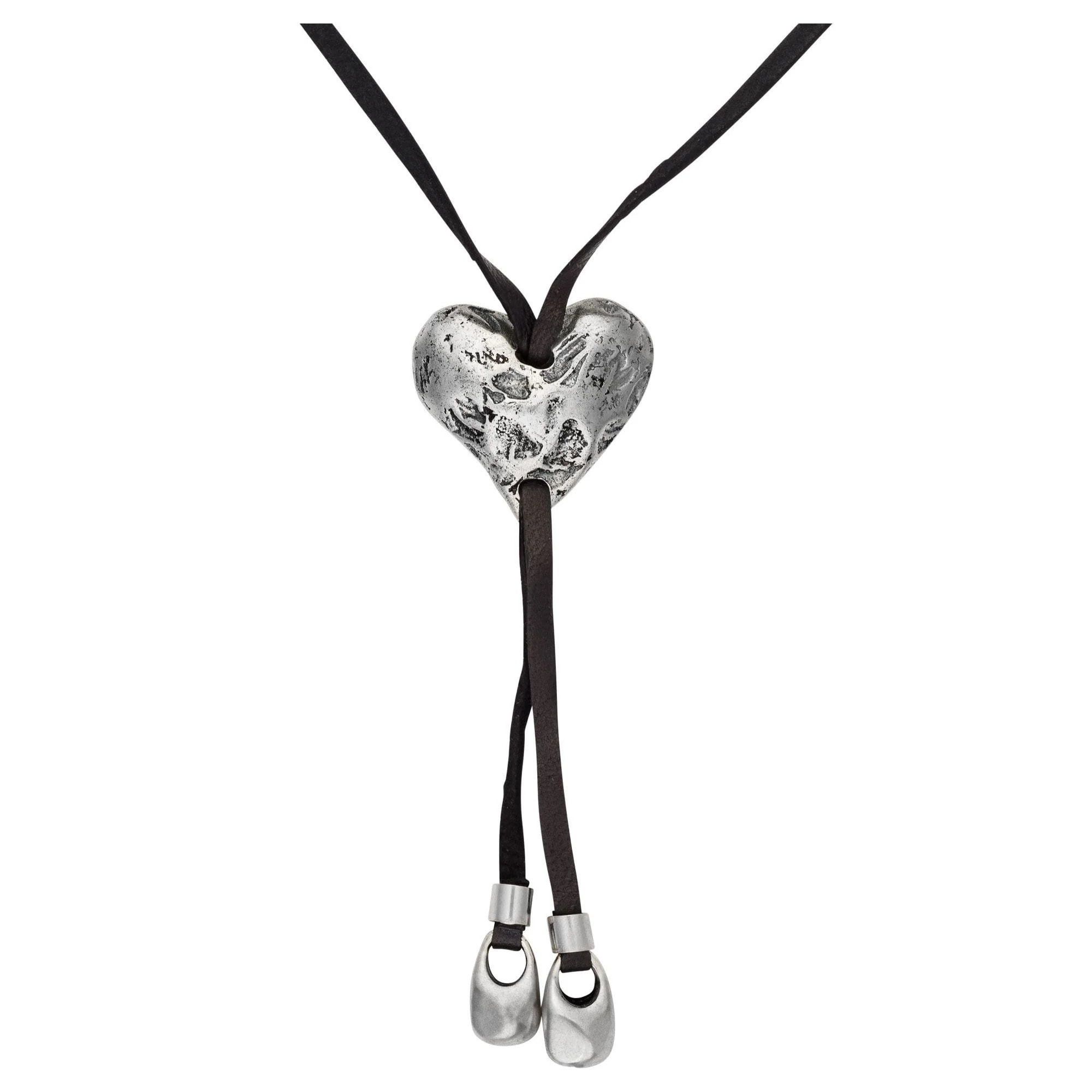 Collar piel negra plata chapado corbatero corazón