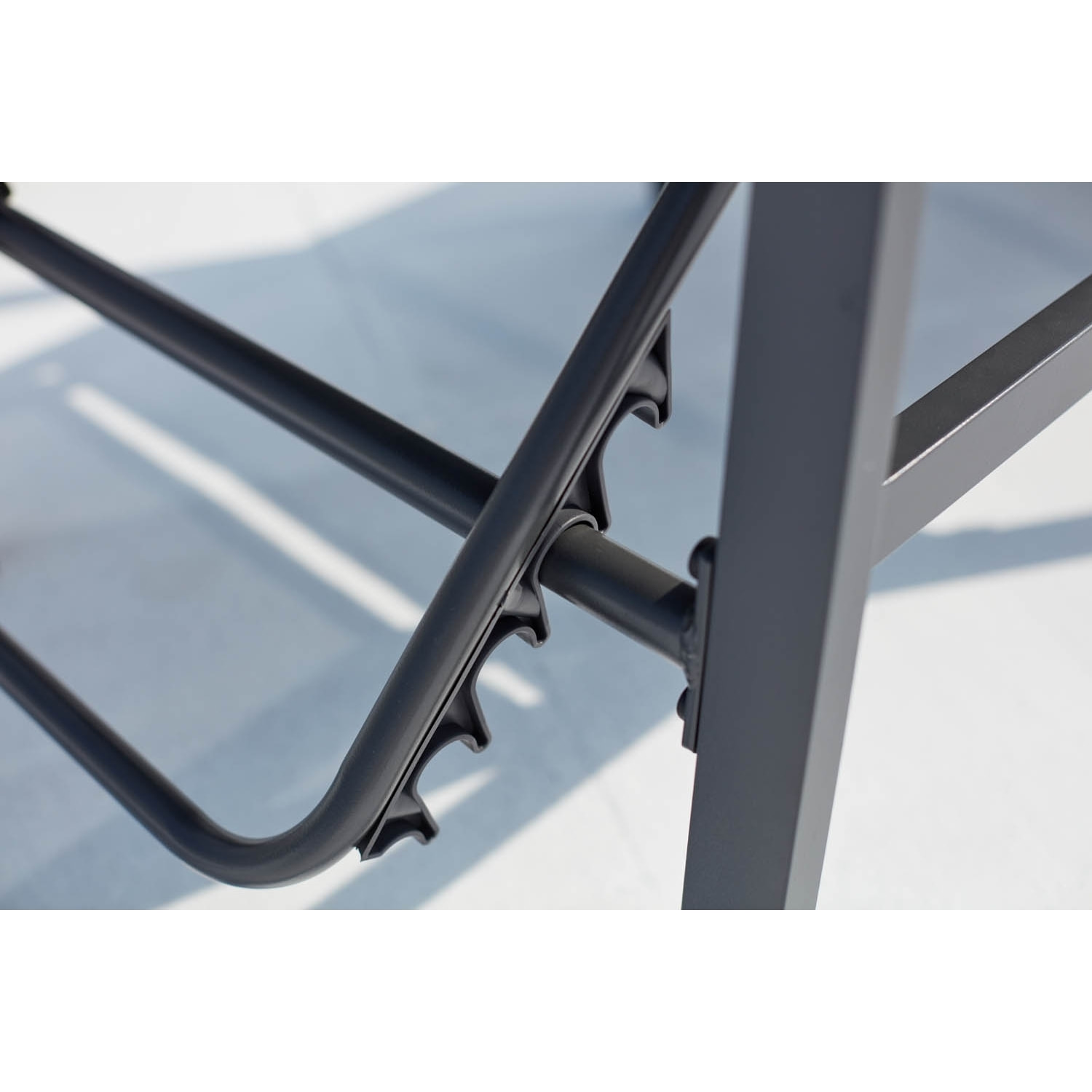 Lot de 2 transats en aluminium gris foncé et noir SITGES