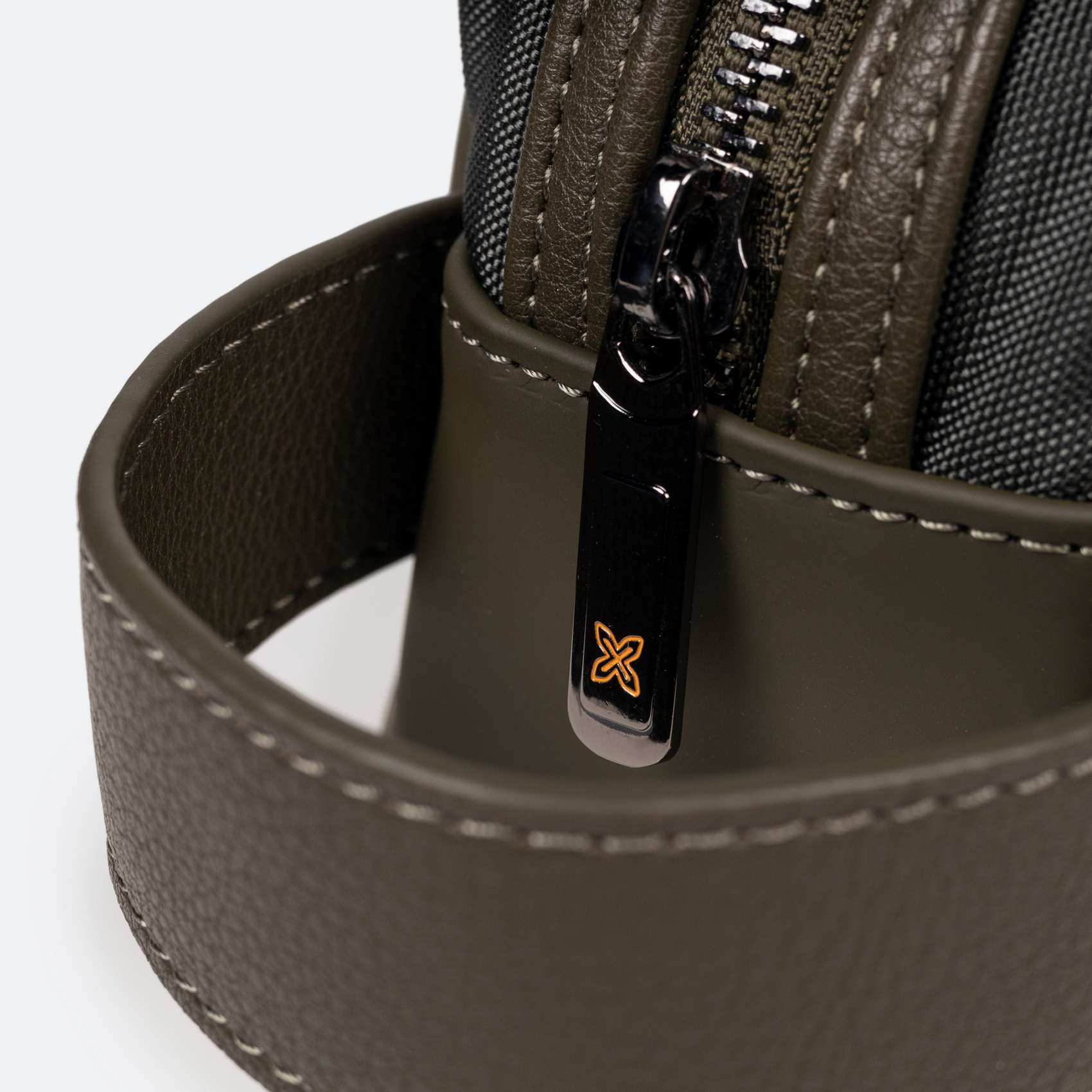 Neceser Kaki de Alta Resistencia con Bolsillo Oculto JUNGLE TOILETRY BAG