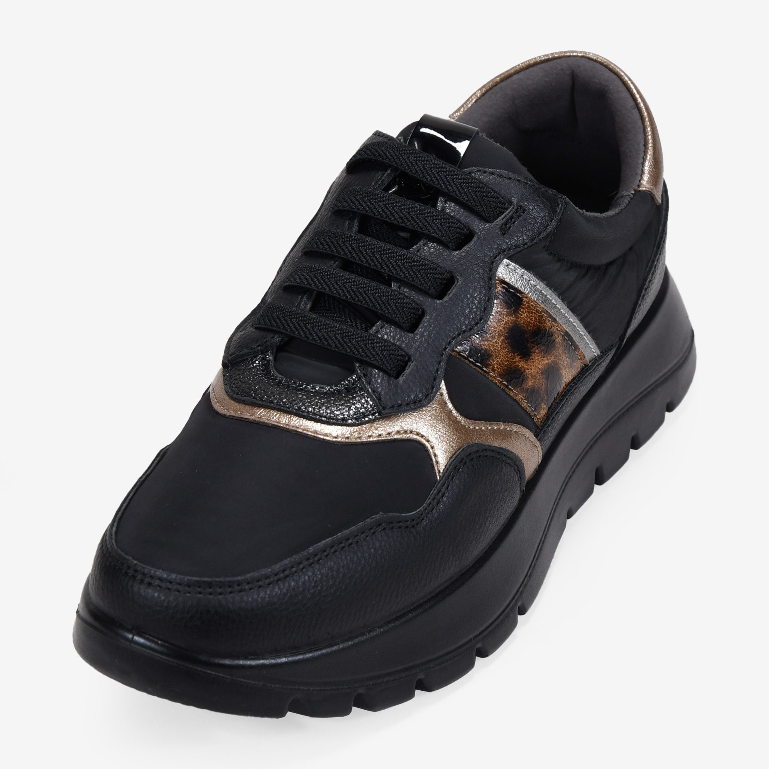 Zapatillas deportivas negras con cordones elásticos