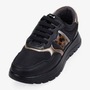 Zapatillas deportivas negras con cordones elásticos