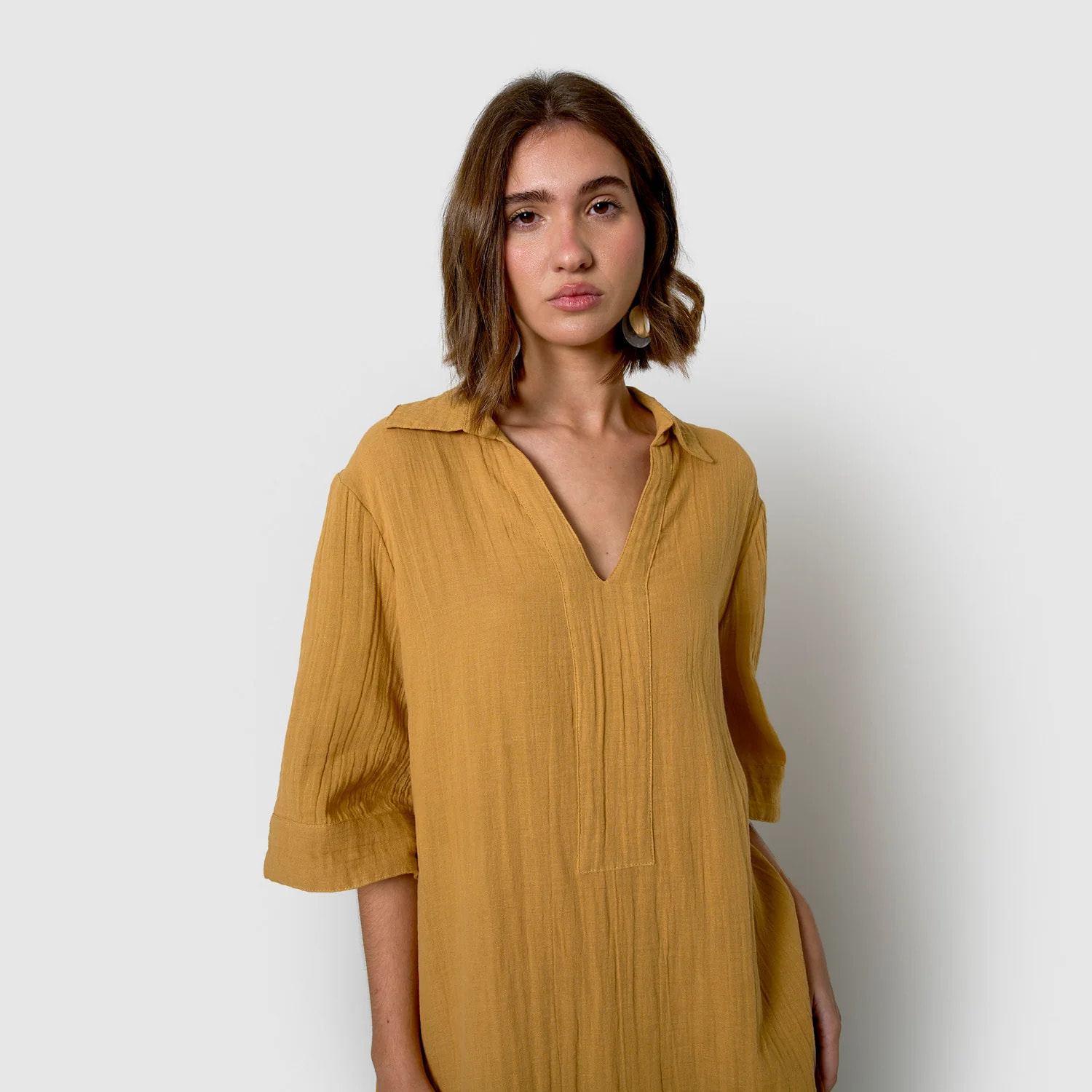 Vestido corto muselina ocre