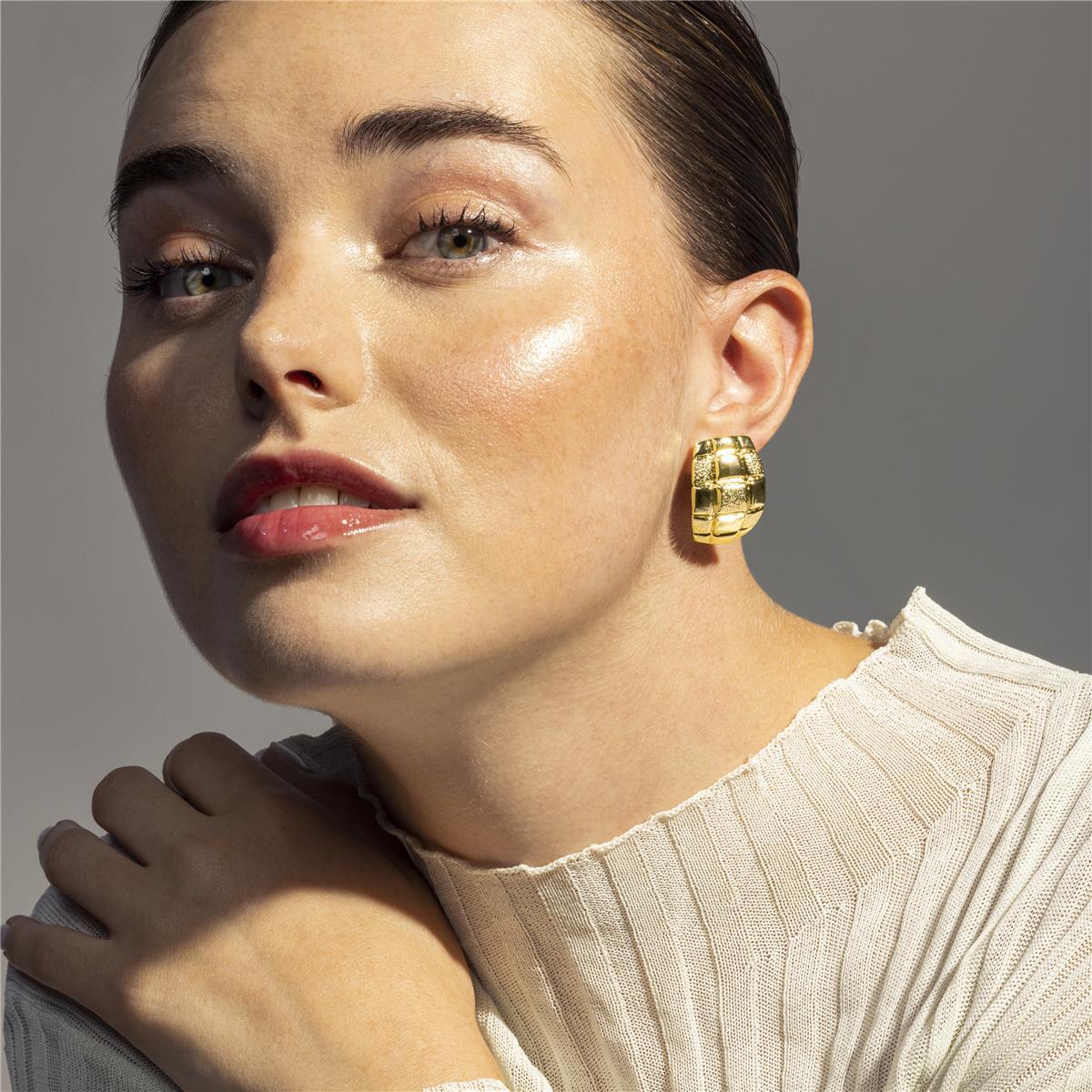 Pendientes Lux by Lux acabadoss en oro amarillo 18k