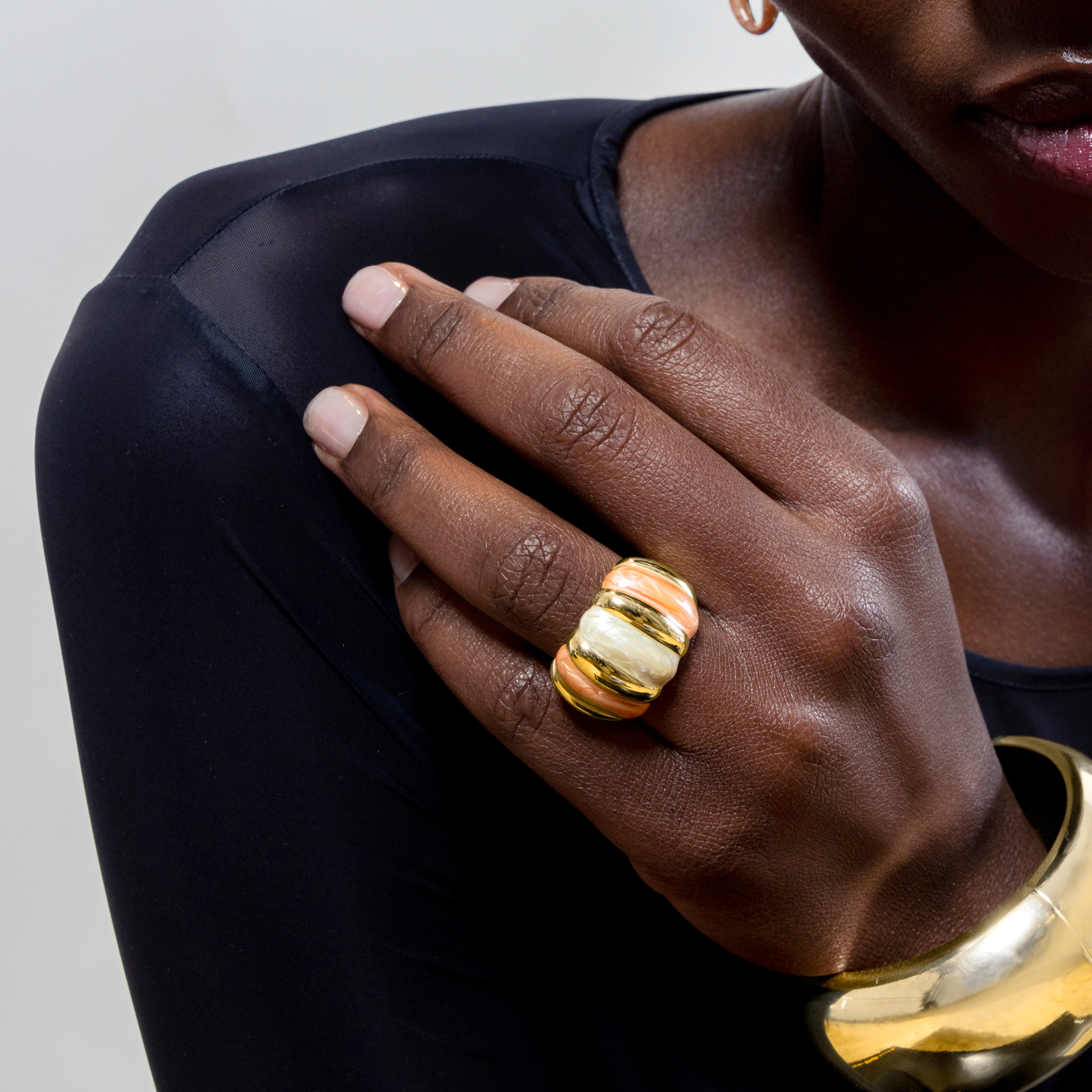 Anillo LUX BY LUX acabado en oro amarillo 18K