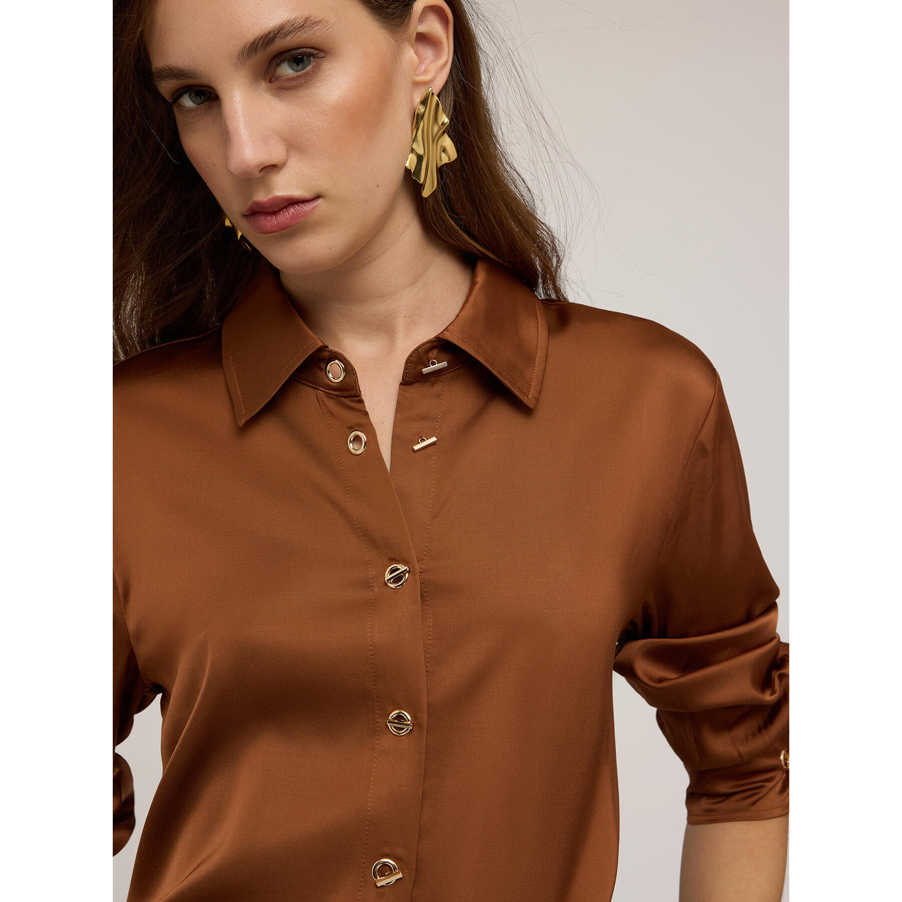 Motivi - Camicia in raso con occhielli - Marrone