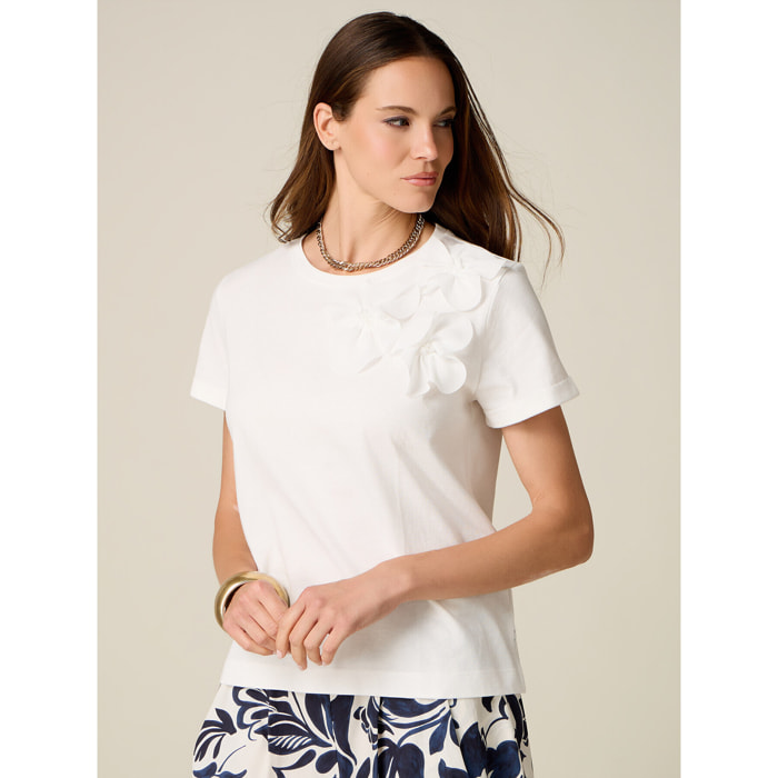 Oltre - T-shirt in cotone con applicazione floreale - Bianco