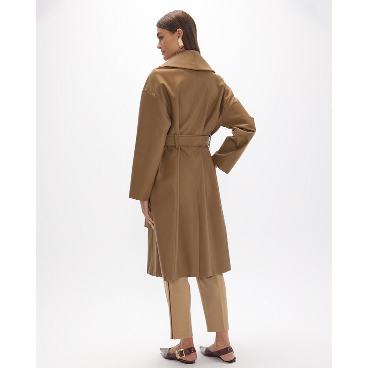 lungo cappotto di pelliccia sintetica