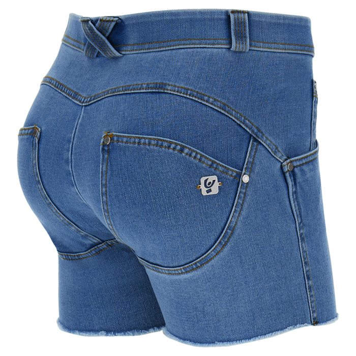 Shorts push up WR.UP® sfrangiati vita regular in denim navetta ecologico