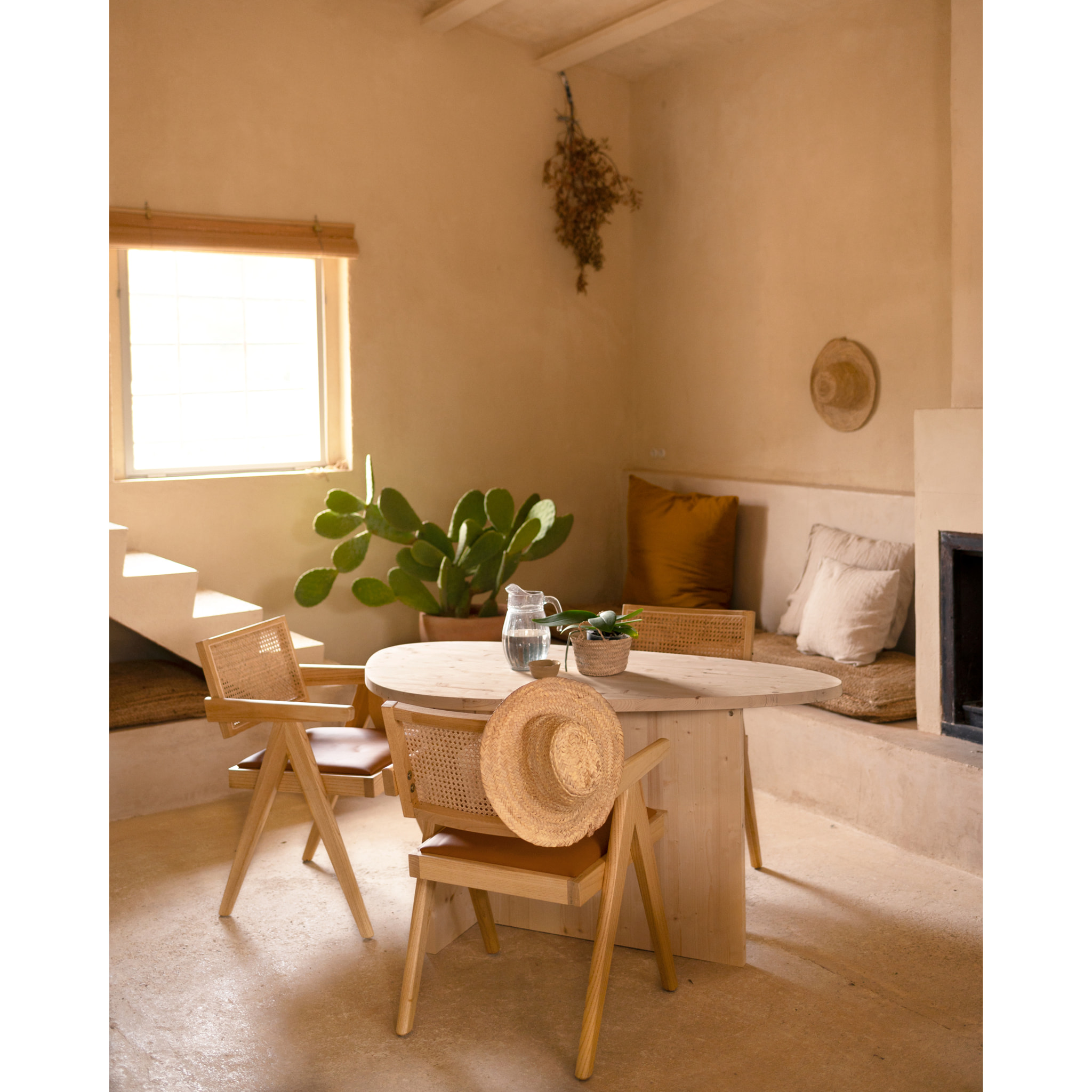 Mesa de comedor de madera maciza en tono natural de 143cm Alto: 75 Largo: 142.9 Ancho: 77.7