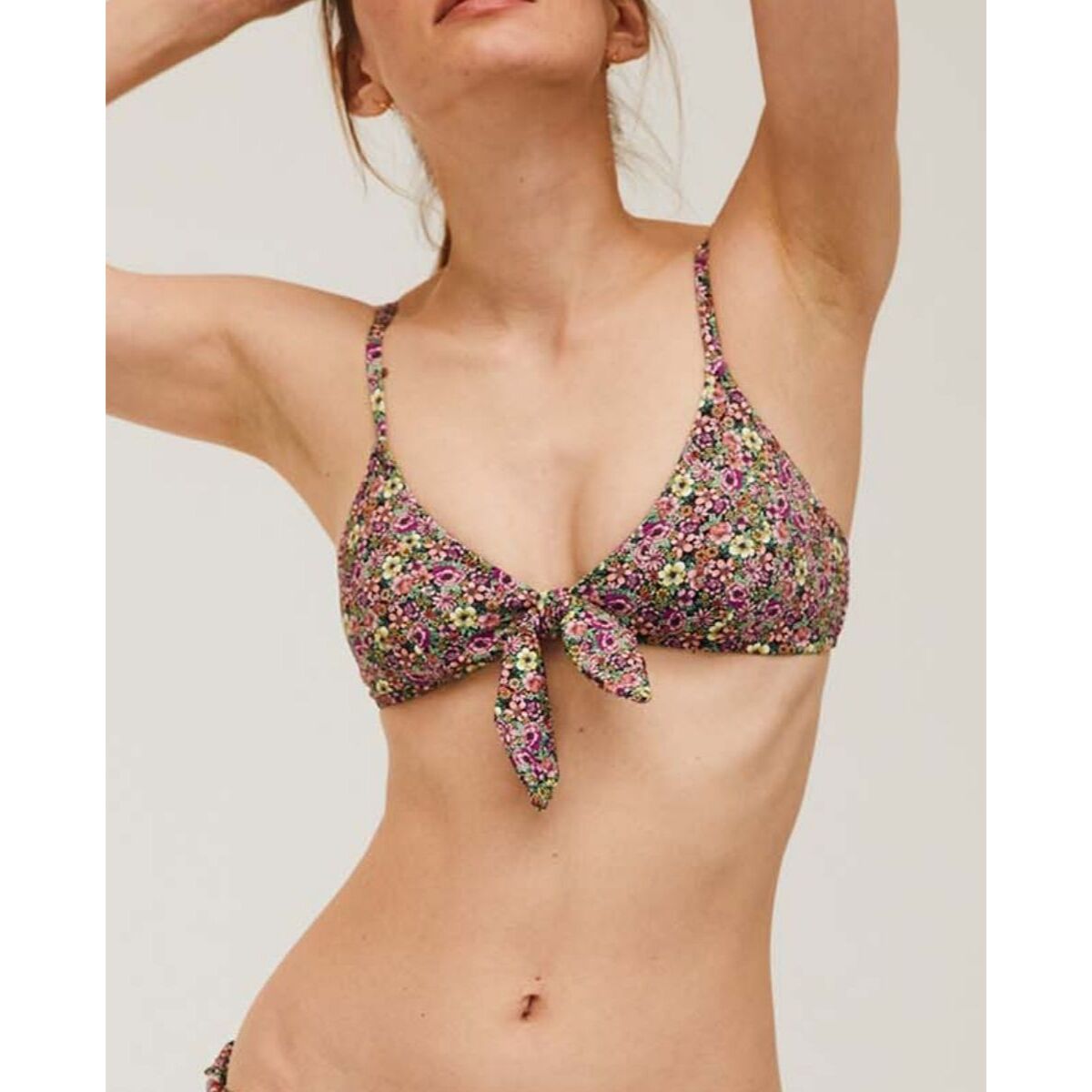 Top de bikini con lazo de quita y pon