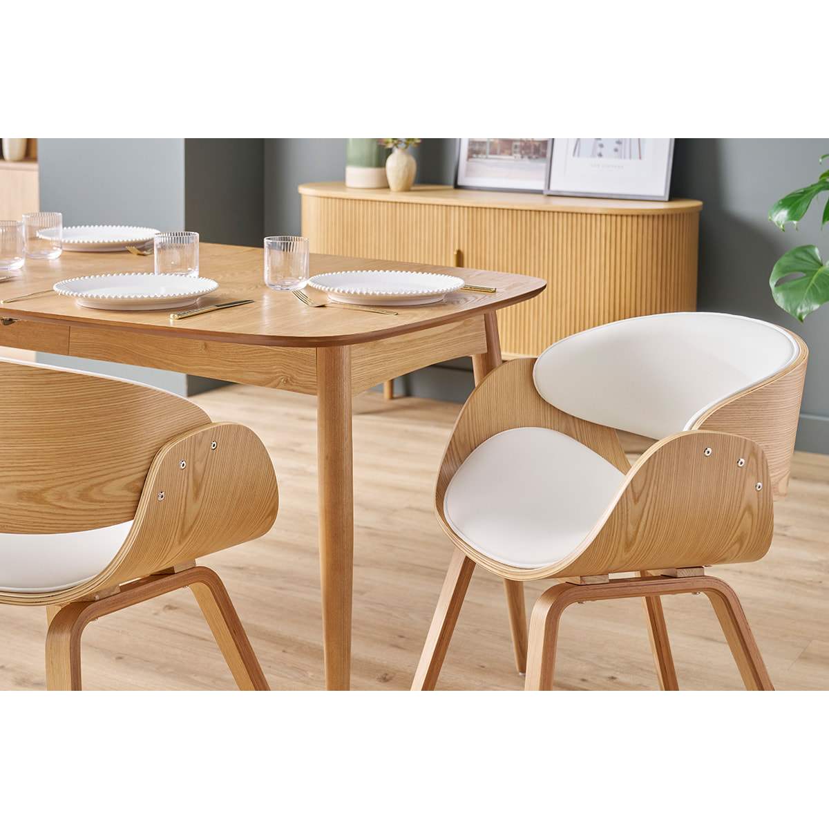 Chaise design blanc et bois clair BENT