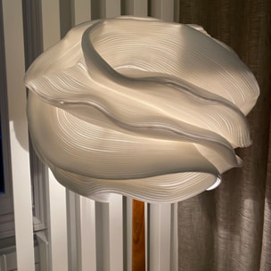 Lampe à poser en zipper ivoire pied en teck h94cm MEKAR