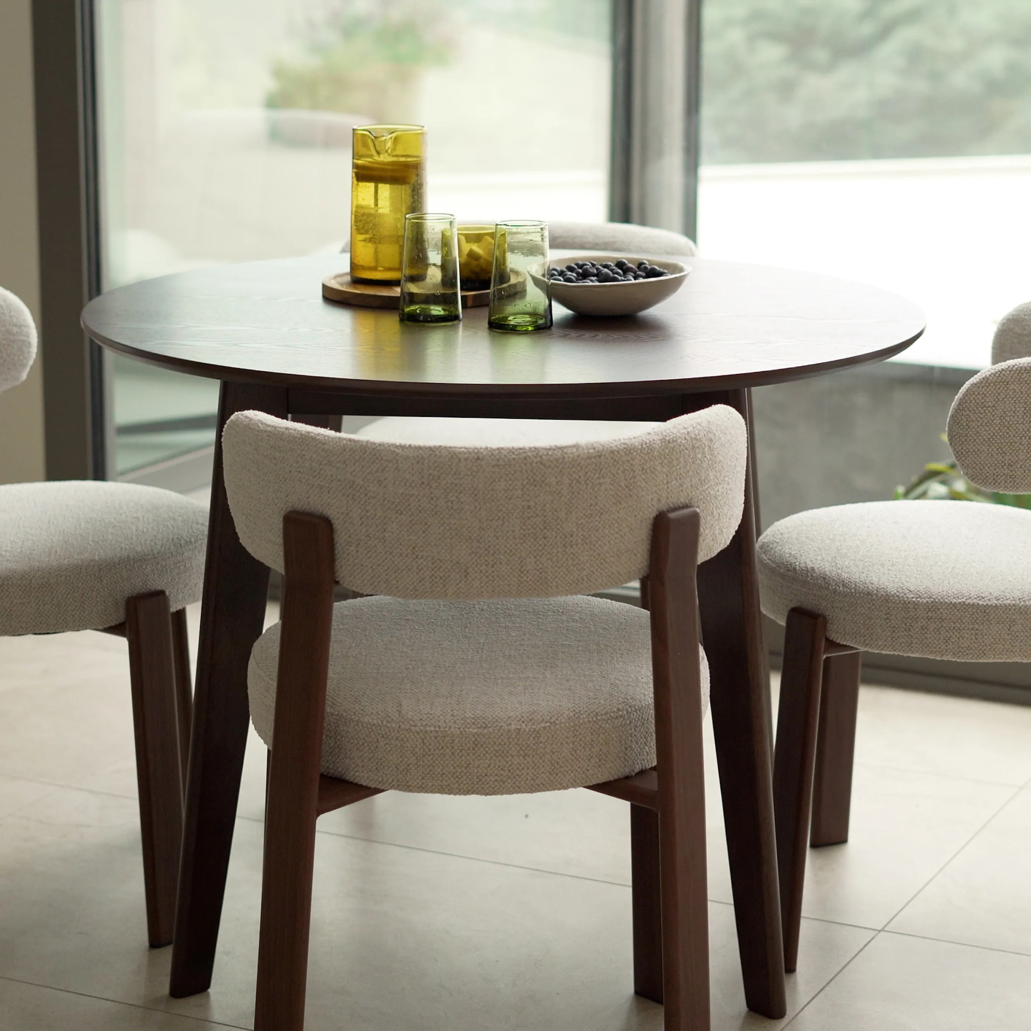Table ronde 4 personnes en bois foncé D100 cm - Réno