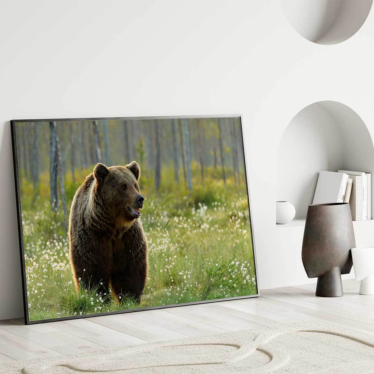 Affiche encadrée ours brun dans la forêt Affiche + cadre en métal - Noir