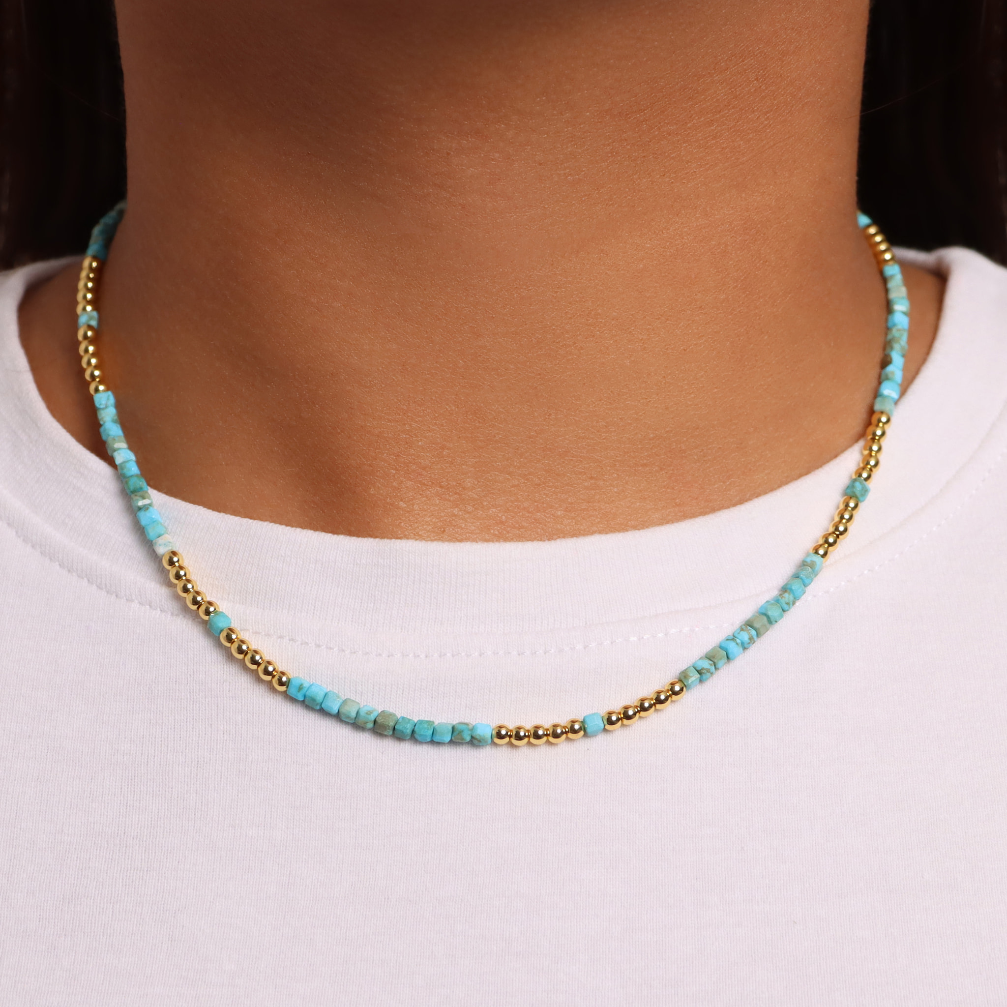 Collana Girocollo con Pietre Naturali Azzurre e Bead Lucide