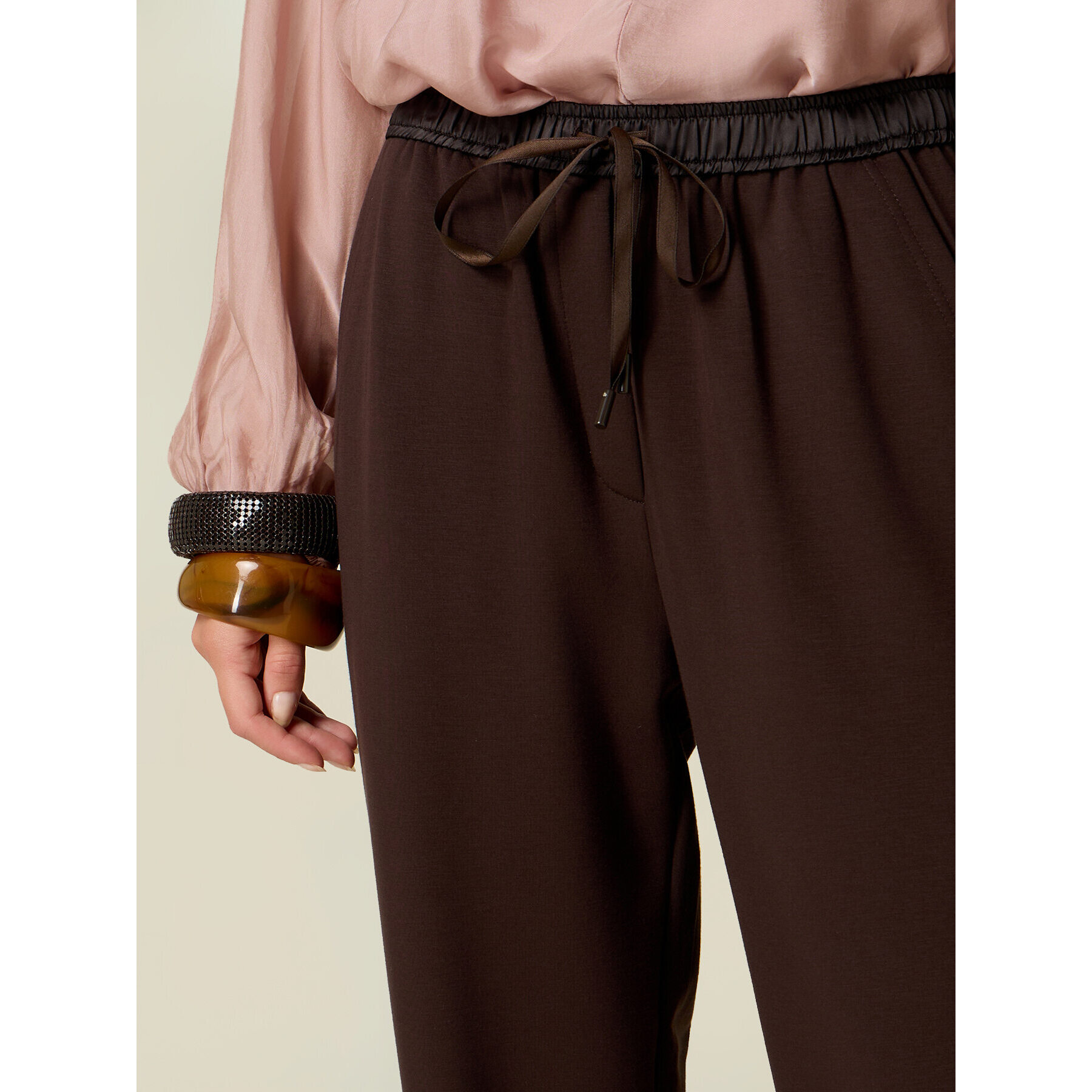 Oltre - Joggers con dettagli in raso - Marrone