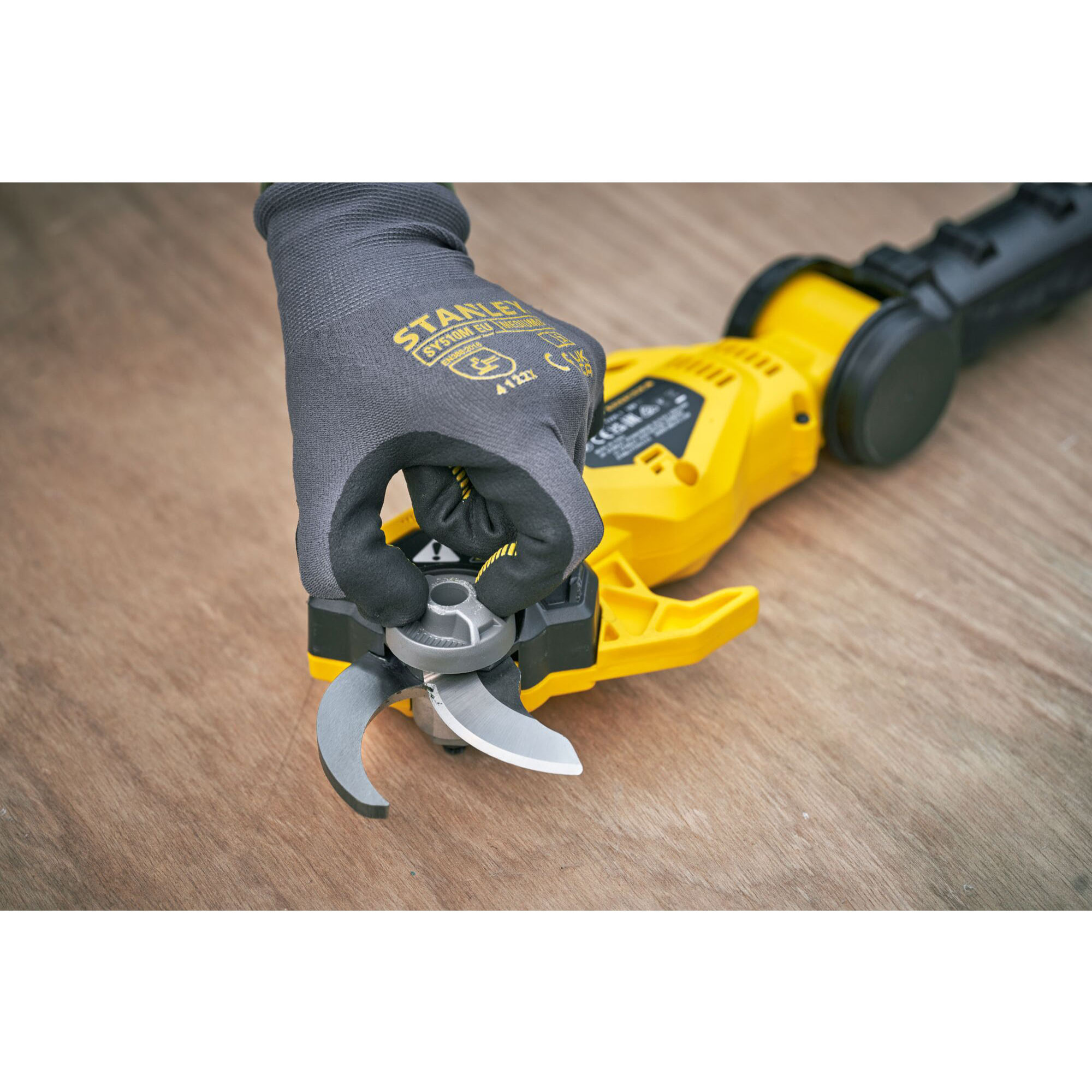 Sécateur sur perche électrique 18V Stanley FatMax V20 - 1 batterie 2Ah