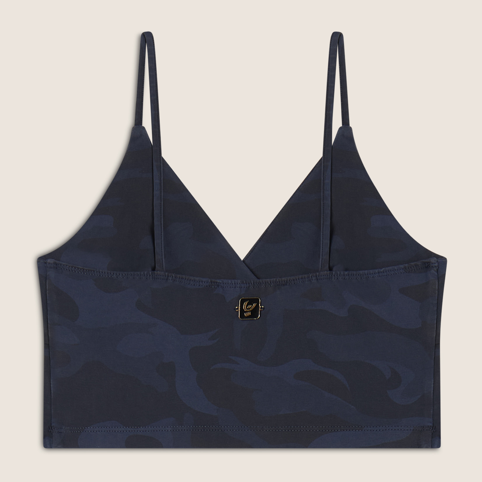 Top cropped fantasia camo con incroci frontali